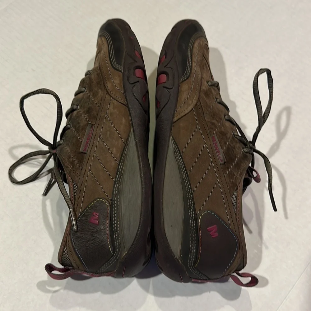 Merrell stone performance lace up hiking shoes in a suede brown with magenta
